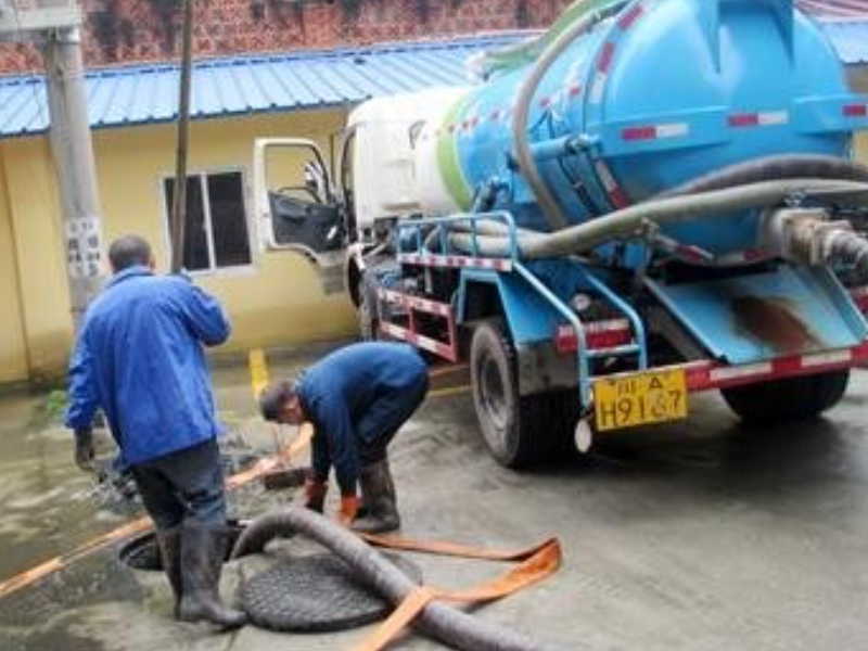 宜良县清理化粪池公司联系方式 环卫车清理污水池抽粪怎么收费